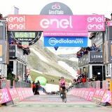 Simon Yates Arrivo Gran Sasso simon-yates-arrivo-gran-sasso