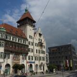 cosa-vedere-a-kufstein-oberer-stadtplatz-sparkasse-raiffeisenbank