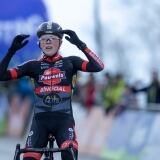 wout-van-aert-principe-della-neve-nella-coppa-del-mondo-di-ciclocross-in-val-di-sole-vanempel-0