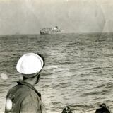 armando-valle-marinaio-che-guarda-l-affondamento-ad