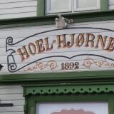 X 20150812-175402-1024x576