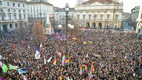 milano piazza scala svegliati italia foto paola bonini
