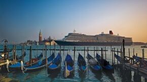 queen elizabeth venezia gondole