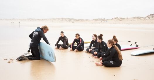 Istruttore Di Surf Shutterstock istruttore di surf shutterstock