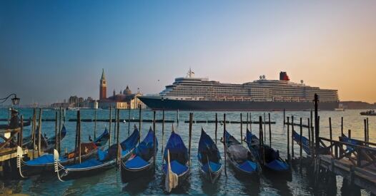 queen elizabeth venezia gondole