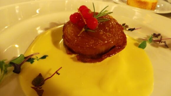 X Zuppetta di parmigiano con cipolla caramellata in sfoglia integrale