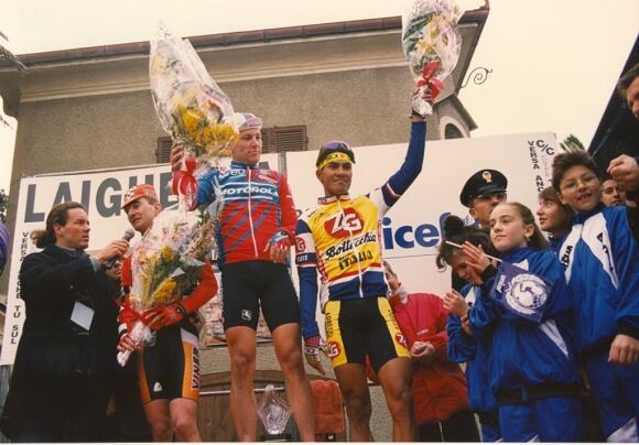 Trofeo Laigueglia 1993 sul podio intervisto il secondo classificato Stefano Della Santa, ignorando completamente il vincitore Lance Armstrong che già mi stava antipatico allora !!!