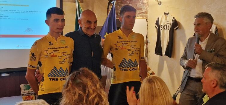 Foto Pasturana Tour De France Maglie Stretta foto pasturana tour de france maglie stretta