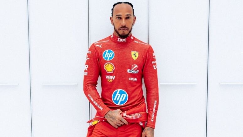 hamilton con tuta ferrari