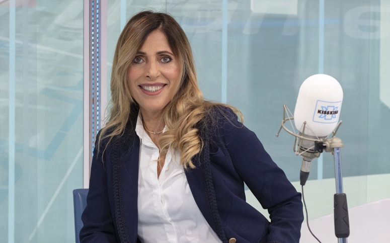 lucia niespolo presidente radio kiss kiss stretta