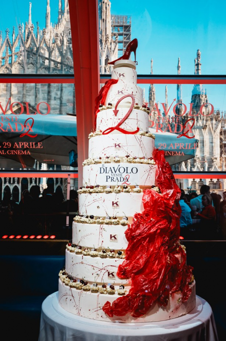 Il Diavolo Veste Prada 2 anteprima glamour a Milano torta party rinascente