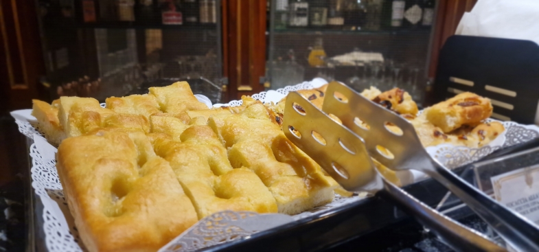 L'Ovetto di Colombo Colazioni d'arte Hotel Bristol Palace Genova - focaccia