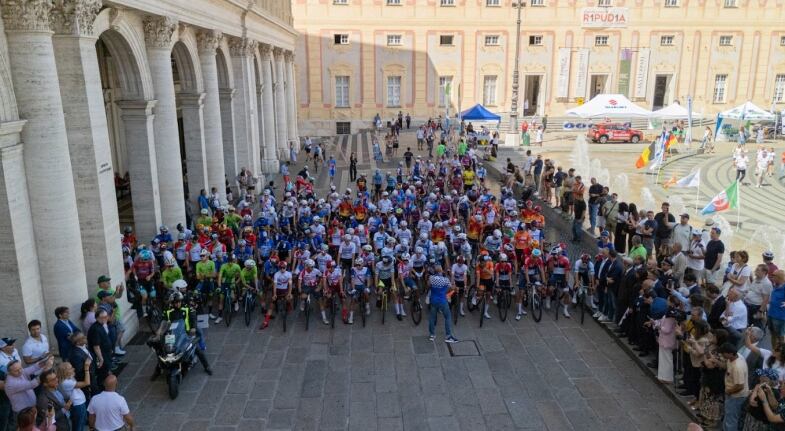 Giro Della Lunigiana   Partenza giro della lunigiana   partenza