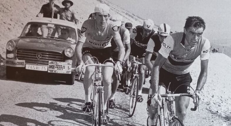 tom-simpson-mont-ventoux-1967-ovetto-di-colombo