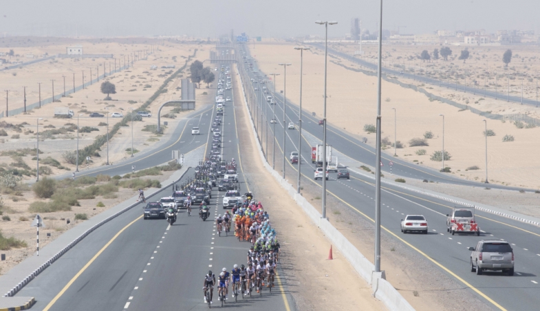 Clickautostrada X The pack is on the way of the first stage of the Dubai Tour 2016 from Dubai to Fujairah, United Arab Emirates, 3 February 2016. The 2016 Dubai Tour cycling race will take place from 03 until 06 February 2016. ANSA/CLAUDIO PERI
