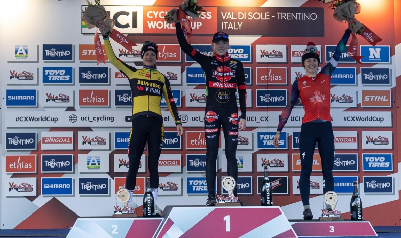 wout van aert principe della neve nella coppa del mondo di ciclocross in val di sole podiodonne