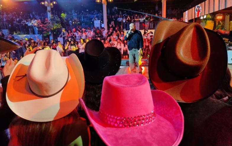 max pezzali cow boys