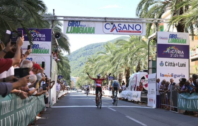 Giro Della Lunigiana   Arrivo giro della lunigiana   arrivo
