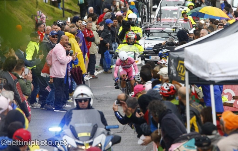 Bettiniphoto Px X Brambilla resta Maglia Rosa