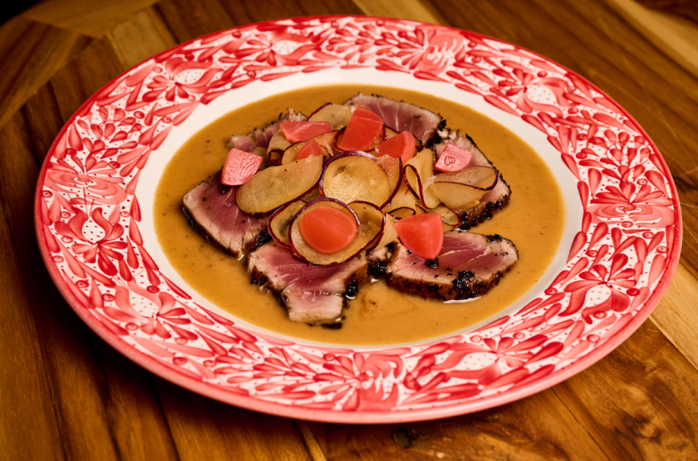 tonno rosso con caramello salato di midollo e prugne