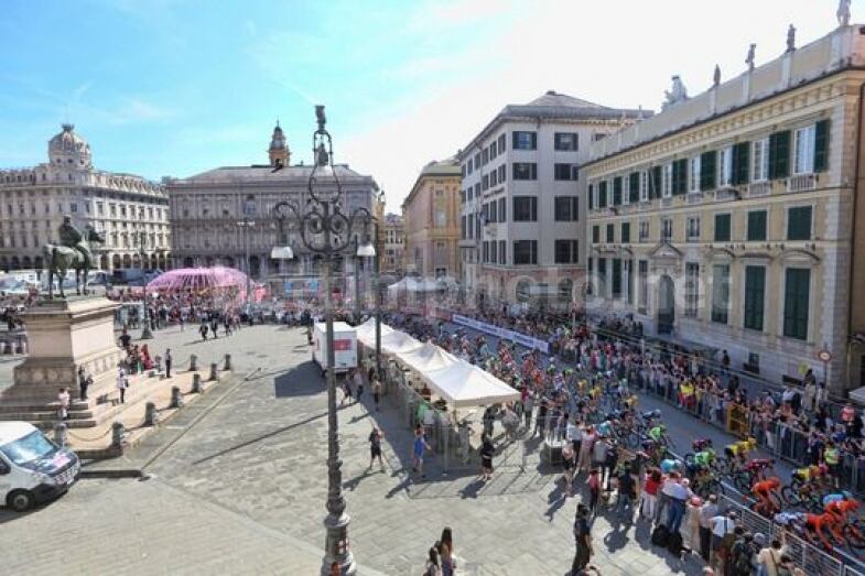 Giro D Italia Piazza De Ferrari giro d italia piazza de ferrari