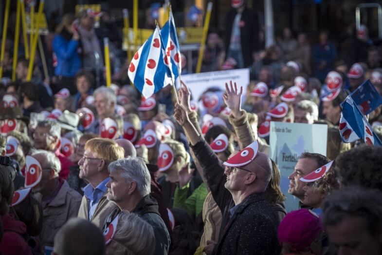 il pubblico guarda la presentazione del programma leeuwarden frisia foto ruben van vliet