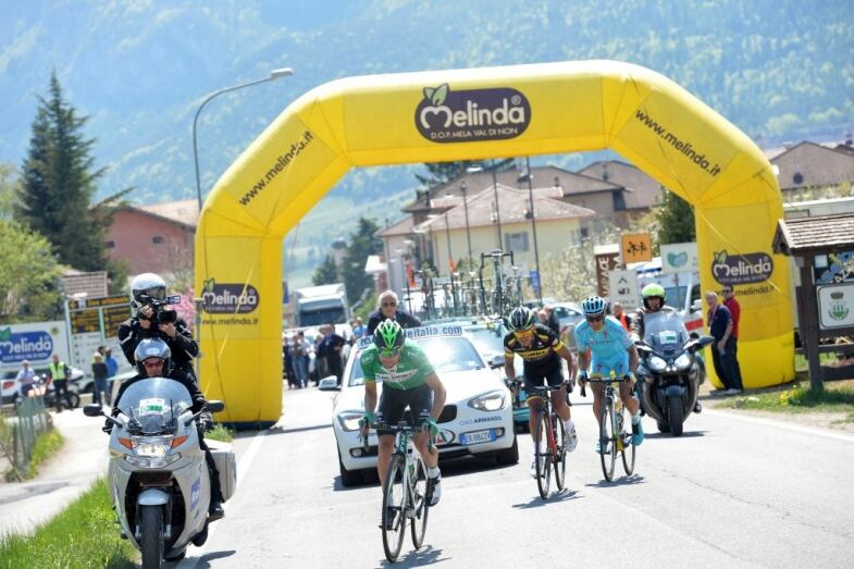 il tour of the alps coglie la prima mela