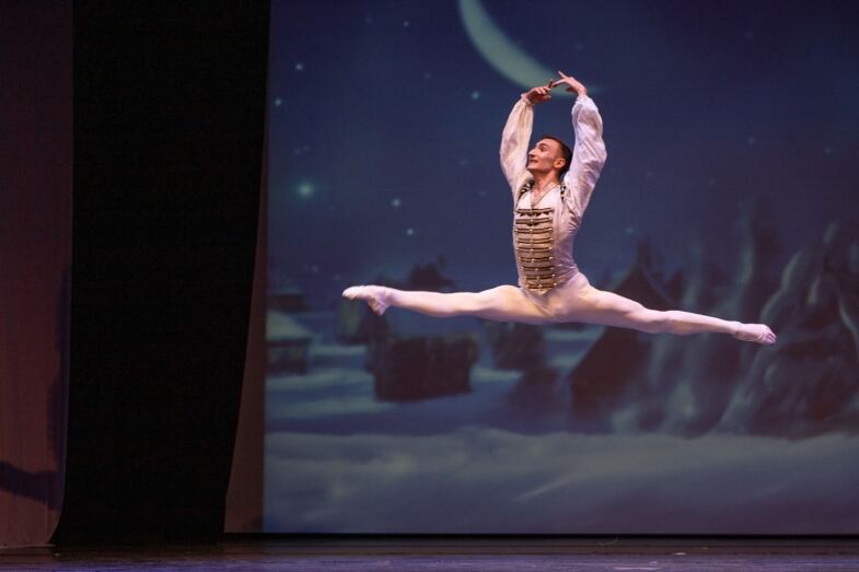 l accademia ucraina di balletto di milano porta in scena e clo schiaccianoci e d