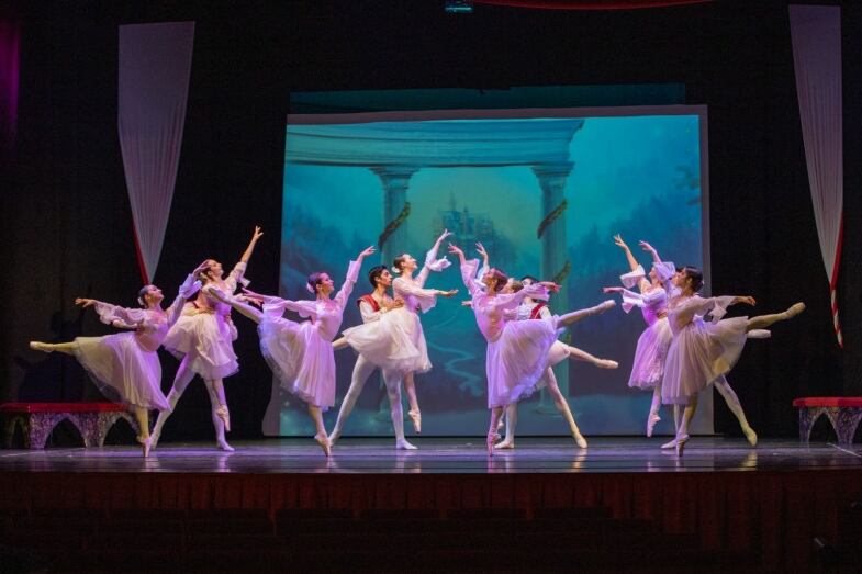 l accademia ucraina di balletto di milano porta in scena e clo schiaccianoci e d