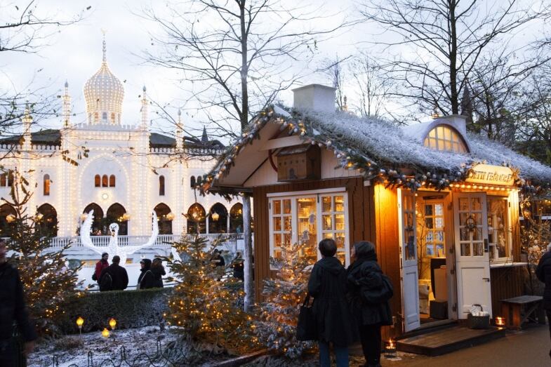Natale In Danimarca Copenhagen Tivoli Gardens Christmastime Market Medium natale in danimarca copenhagen tivoli gardens christmastime market medium