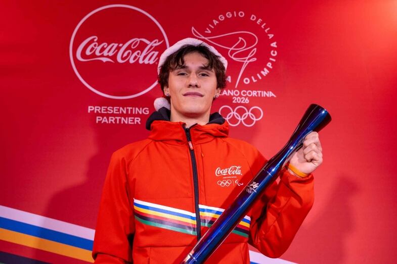 Ragazzo Con Fiaccola Zon ragazzo con fiaccola zon