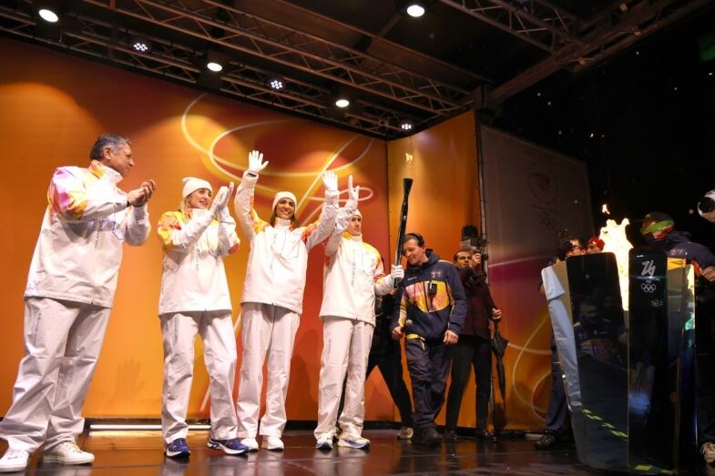 viaggio fiaccola olimpica villaggio