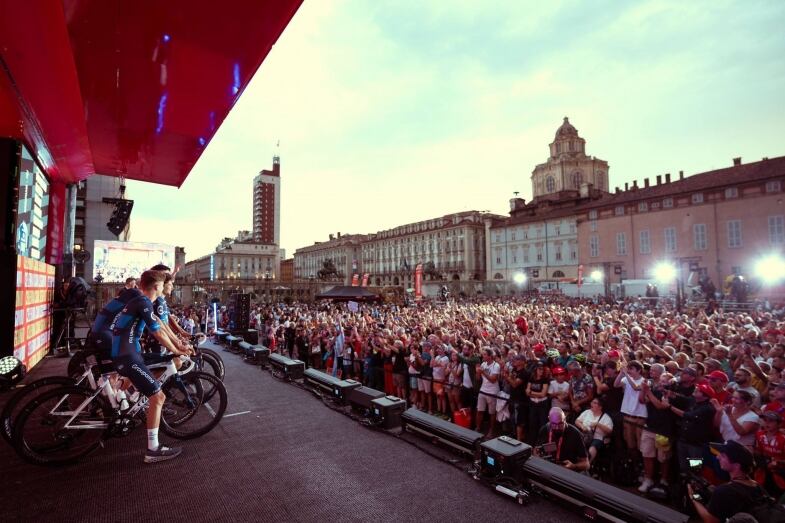 vuelta presentazione squadre