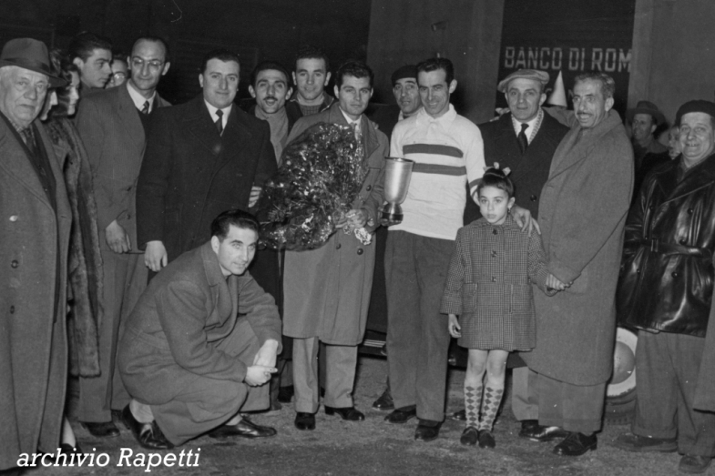 Festeggiamenti A Rossi X 1955-01 Festeggiamenti a Rossi