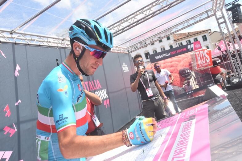 Nibali Firma X Tappa 13 Giro 2016