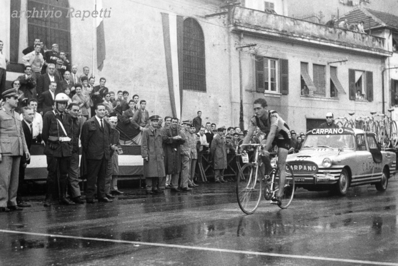 Zilioli Allarrivo X GdA 1963: Italo Zilioli vince l’”Appennino” dopo la caduta in fuga solitaria lungo la discesa della Bocchetta dell’anno precedente; ripeterà l’impresa a dieci anni di distanza, nel 1973.