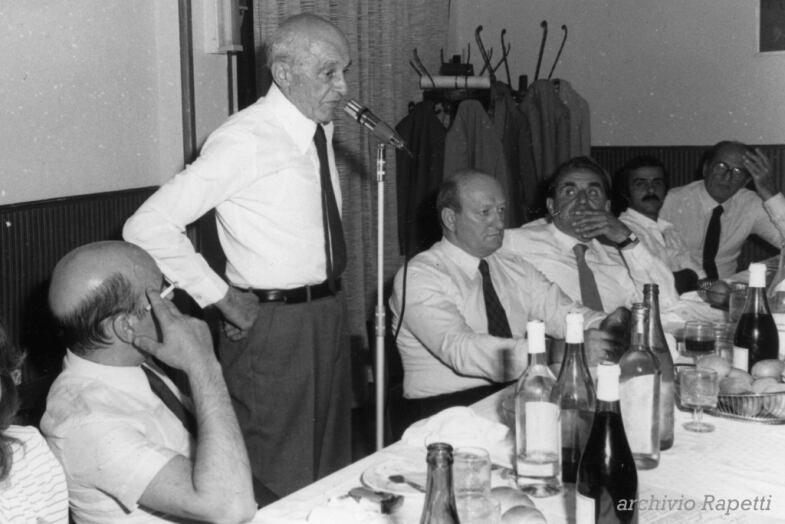 1981: Ghiglione alla festa del suo ritiro: assistono il sindaco Cerofolini, il presidente FCI Omini, il presidente dell’UCIP avv. Maisto, il segretario FCI MdS Di Rocco, il CT della nazionale Martini. Altri presenti al tavolo d’onore: il prof. Odaglia, presidente FMSI, il dott. Guglielmino, assessore allo sport, Bruno Raschi, grande giornalista