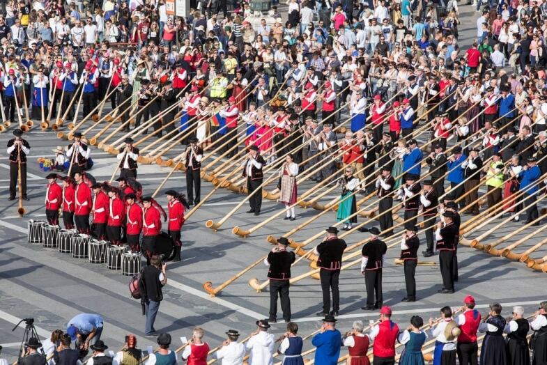 Corni Svizzera Duomo X Piazza del Duomo