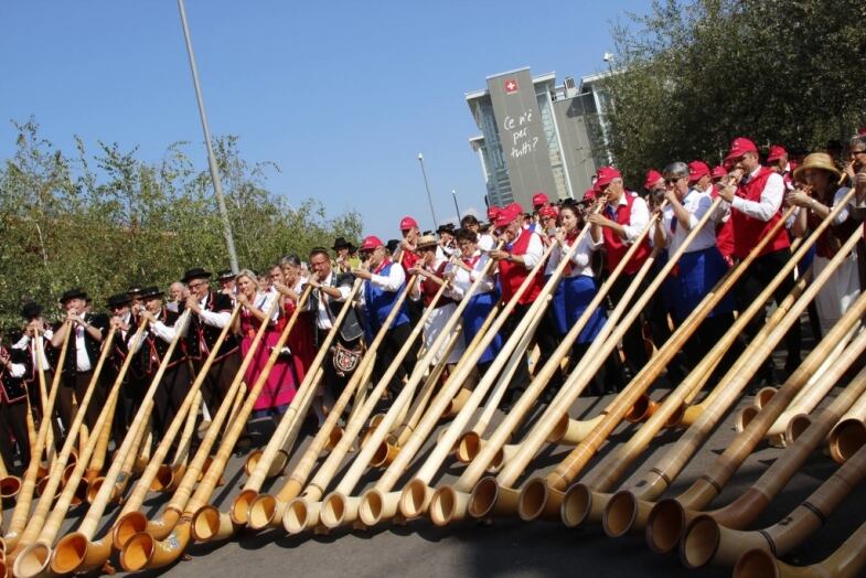 Corni Svizzera Expo X Piazza del Duomo