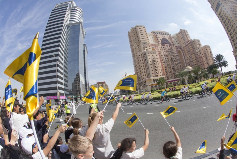 Clickbandierine X The pack is on the way of the first stage of the Dubai Tour 2016 from Dubai to Fujairah, United Arab Emirates, 3 February 2016. The 2016 Dubai Tour cycling race will take place from 03 until 06 February 2016. ANSA/CLAUDIO PERI
