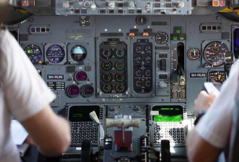 Aeroitalia Cockpit L'Ovetto di Colombo Aeroitalia nuovi collegamenti