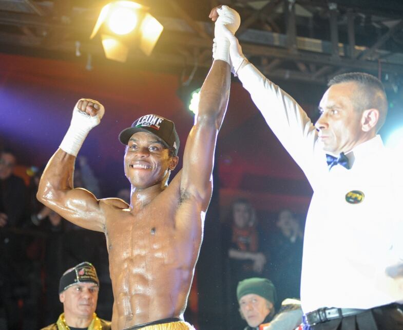 Foto Di Samuel Nmomah foto di samuel nmomah