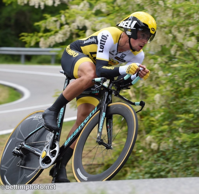 Bettiniphoto Px X Brambilla resta Maglia Rosa