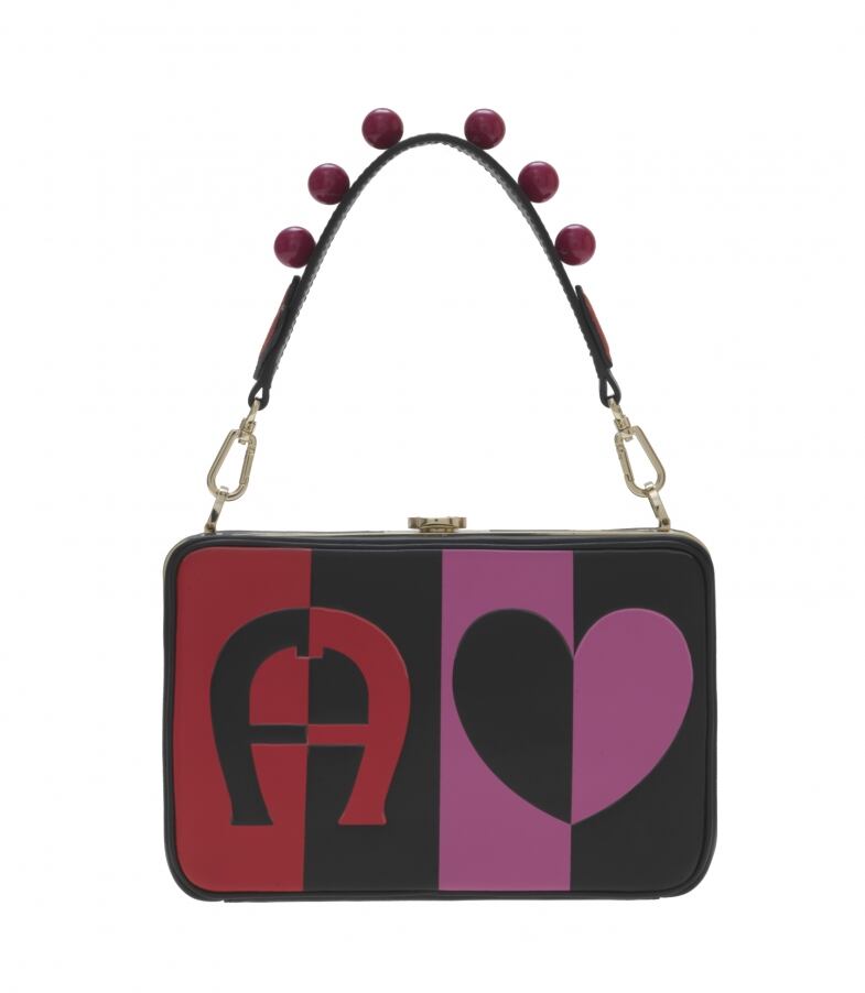 Aigner Lara aigner lara